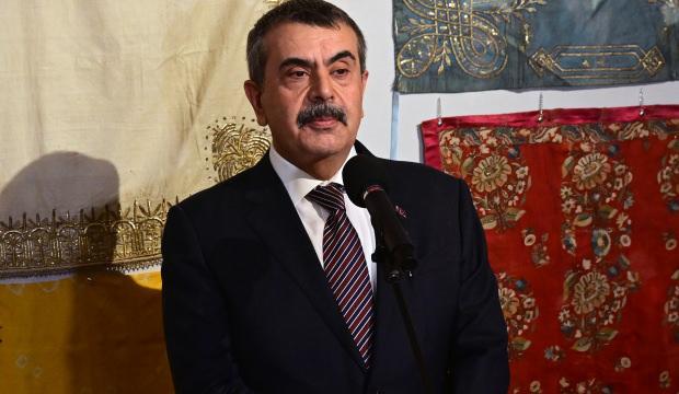M&uuml;fredat değişti, &uuml;lke &ccedil;ıldırdı! Bakan Tekin'i hedef aldılar...