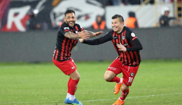 Nefes kesen ma&ccedil; uzatmalarda bitti! 1. Lig'de finalin adı belli oldu