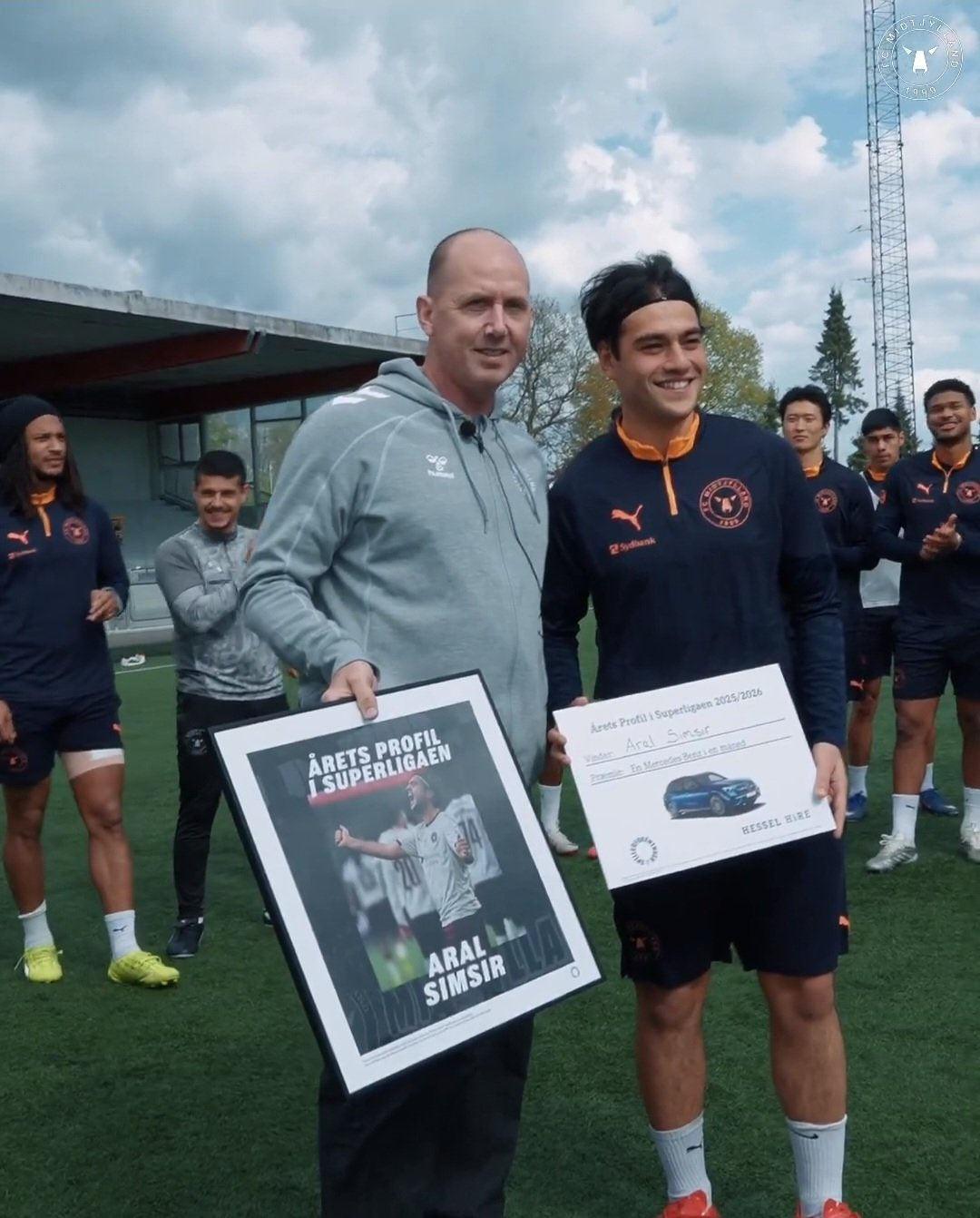 Midtjylland forması ile başarılı bir sezon geçiren Aral Şimşir, Danimarka'da yılın oyuncusu seçildi.