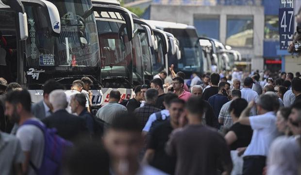 Otob&uuml;slerde koltuklar doldu, ek seferler devrede: Bayramda bilet fiyatlarına %25 zam!