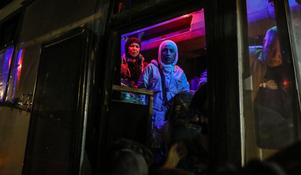Refah Sınır Kapısı &uuml;zerinden Gazze'ye d&ouml;nen bir grup Filistinli ailelerine kavuştu
