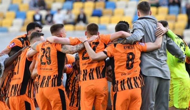 Shakhtar'ın ma&ccedil;ında alarmlar &ccedil;aldı! Hava saldırısı nedeniyle sahayı terk ettiler