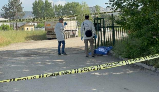 Yangından kurtulmuştu, sokakta &ouml;l&uuml; bulundu