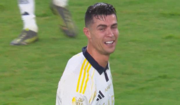 41 yaşındaki Ronaldo 35. kupasını aldı! G&ouml;zyaşlarını tutamadı