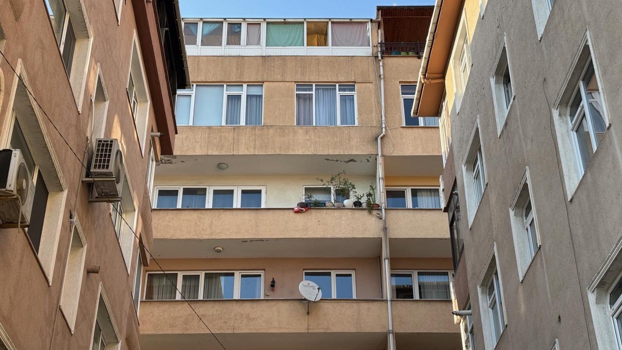 5 yaşındaki Çağla Tuğaltay'ın öldürüldüğü apartmanın dışarıdan görünümü.