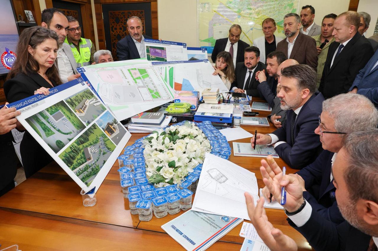 Bursa Büyükşehir Belediyesi Başkan Vekili Şahin Biba, projeler hakkında bilgi aldı.