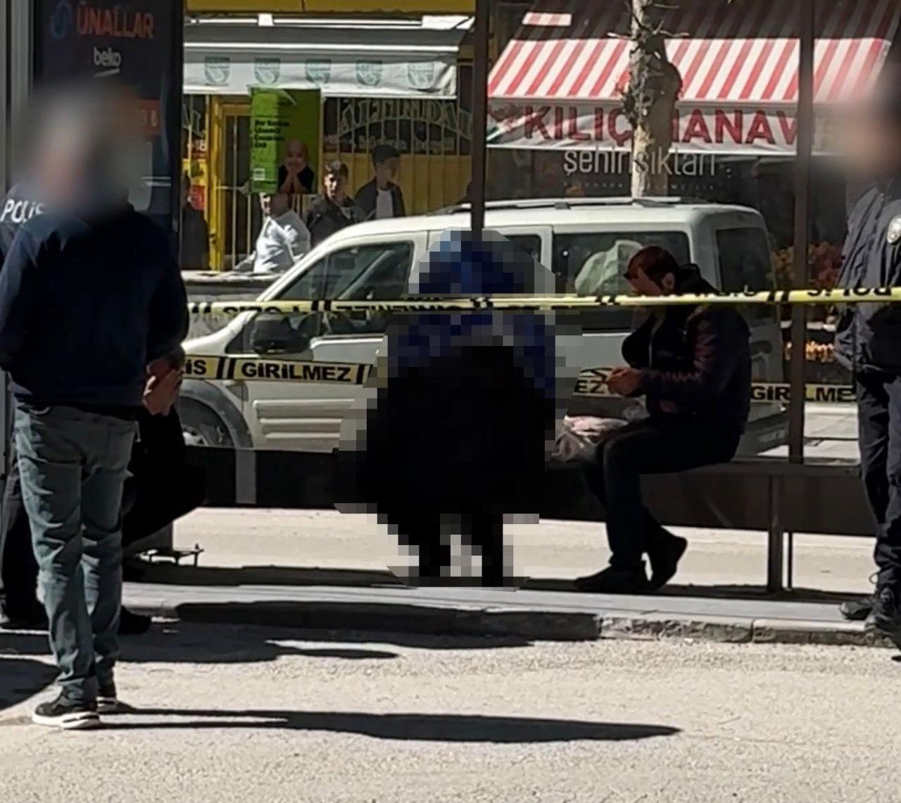 Ekmek almaya çıkan yaşlı adam durakta oturur vaziyette ölü bulundu.
