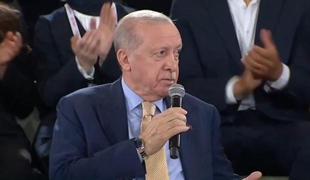 Başkan Erdoğan'dan Bakan Bak'a g&uuml;l&uuml;mseten Milli Takım d&uuml;zeltmesi