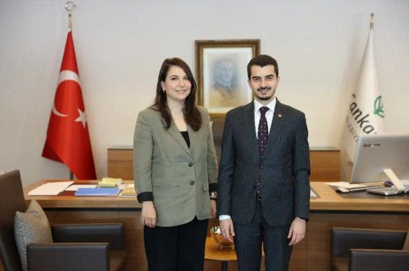 Veli Ağbaba'ya yakınlığıyla bilinen CHP Çankaya Belediye Başkanı Hüseyin Can Güner Ayça Akpek Şenay'la birlikte.