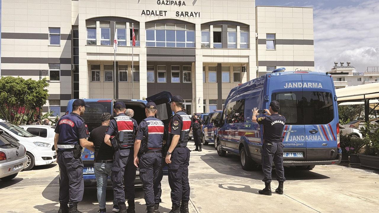 3 eczacı ve bir kalfa tutuklandı.