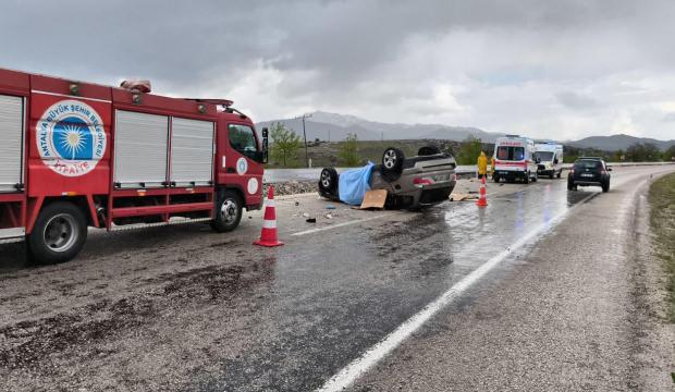 Antalya'da otomobil, takla attı; evli &ccedil;ift &ouml;ld&uuml;, 2 yaralı