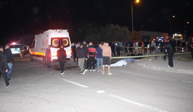 &Ccedil;&ouml;p kamyonuyla &ccedil;arpışan motosikletteki 2 gen&ccedil; hayatını kaybetti