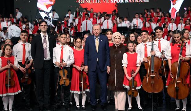 Erdoğan, Cumhurbaşkanlığı &Ccedil;ocuk Orkestrası ve Korosu Konseri'ne katıldı