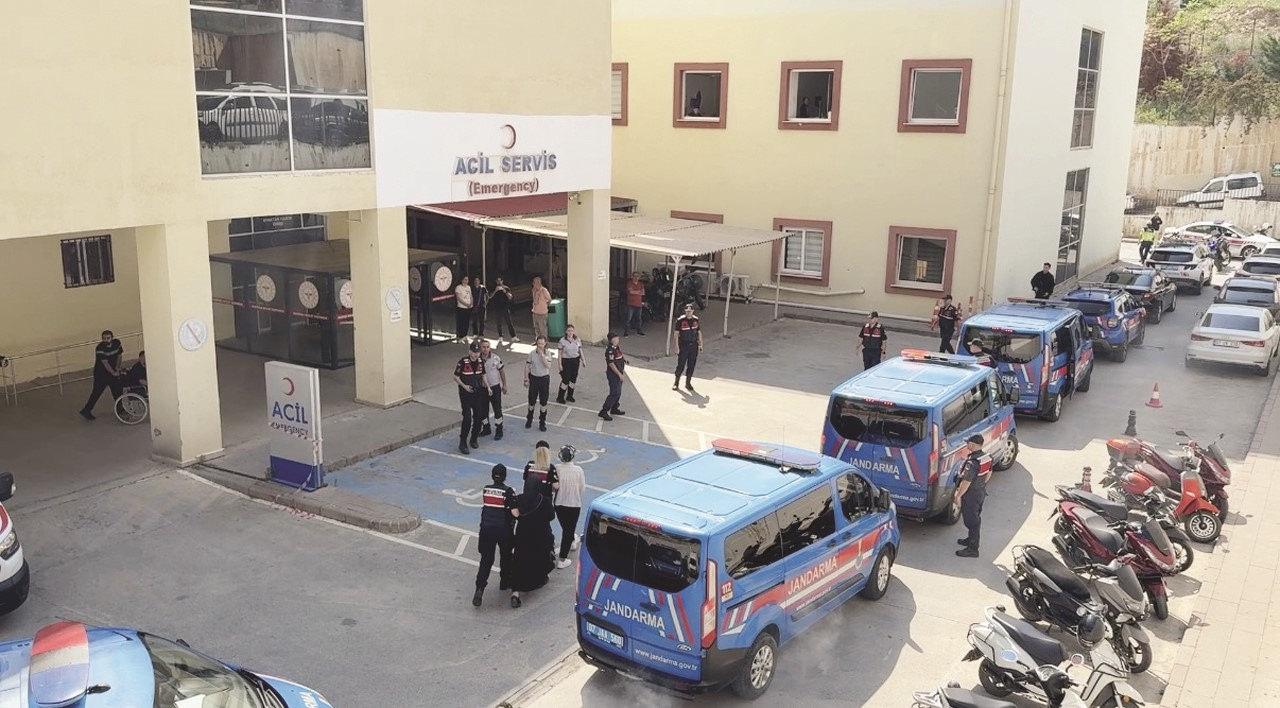 10 şüpheliden 4'ü tutuklandı.