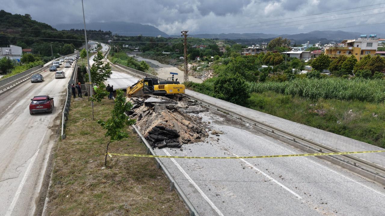 Antakya-Samandağ çevre yolu üzerindeki Karaçay Köprüsü'nün bir bölümünde çökme meydana geldi. Bölgede ekiplerce başlatılan çalışmalar sürüyor.