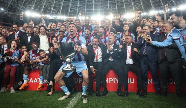 Kaptanın ellerinde y&uuml;kseldi! Trabzonspor, kupasına kavuştu