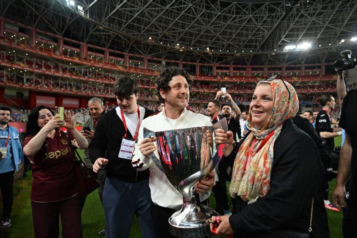 Fatih Tekke ve eşi