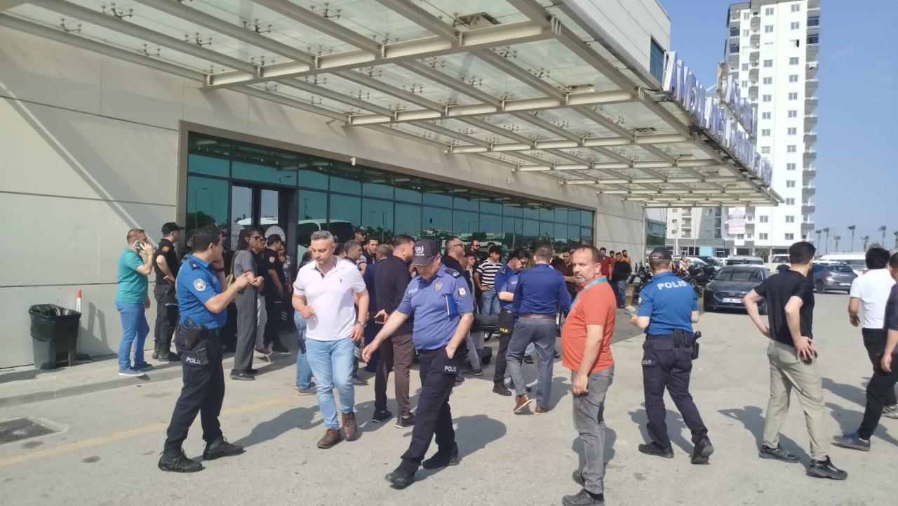 Cenazeler, aileleri tarafından teslim alındı.