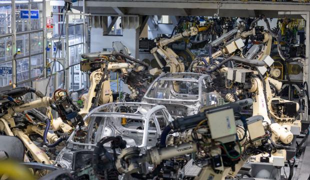 Otomotiv devinden skandal karar: 421 bin aracını acil olarak geri &ccedil;ağırdı