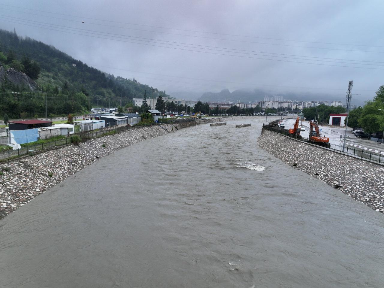 Taşkın riski bulunan Yeşilırmak Nehri, dronla kaydedildi. 