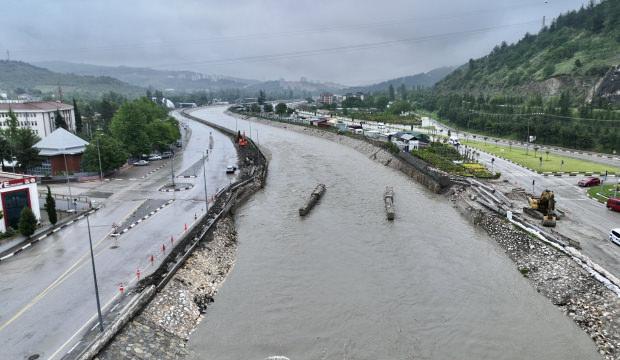 Taşkın riski devam ediyor: Baraj y&uuml;zde 100'e ulaştı! 464 hane tahliye edildi