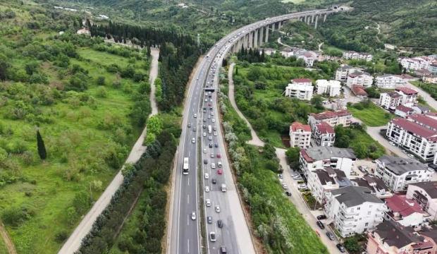 Tatilin ikinci g&uuml;n&uuml;nde TEM'de trafik yoğun akıcı ilerliyor
