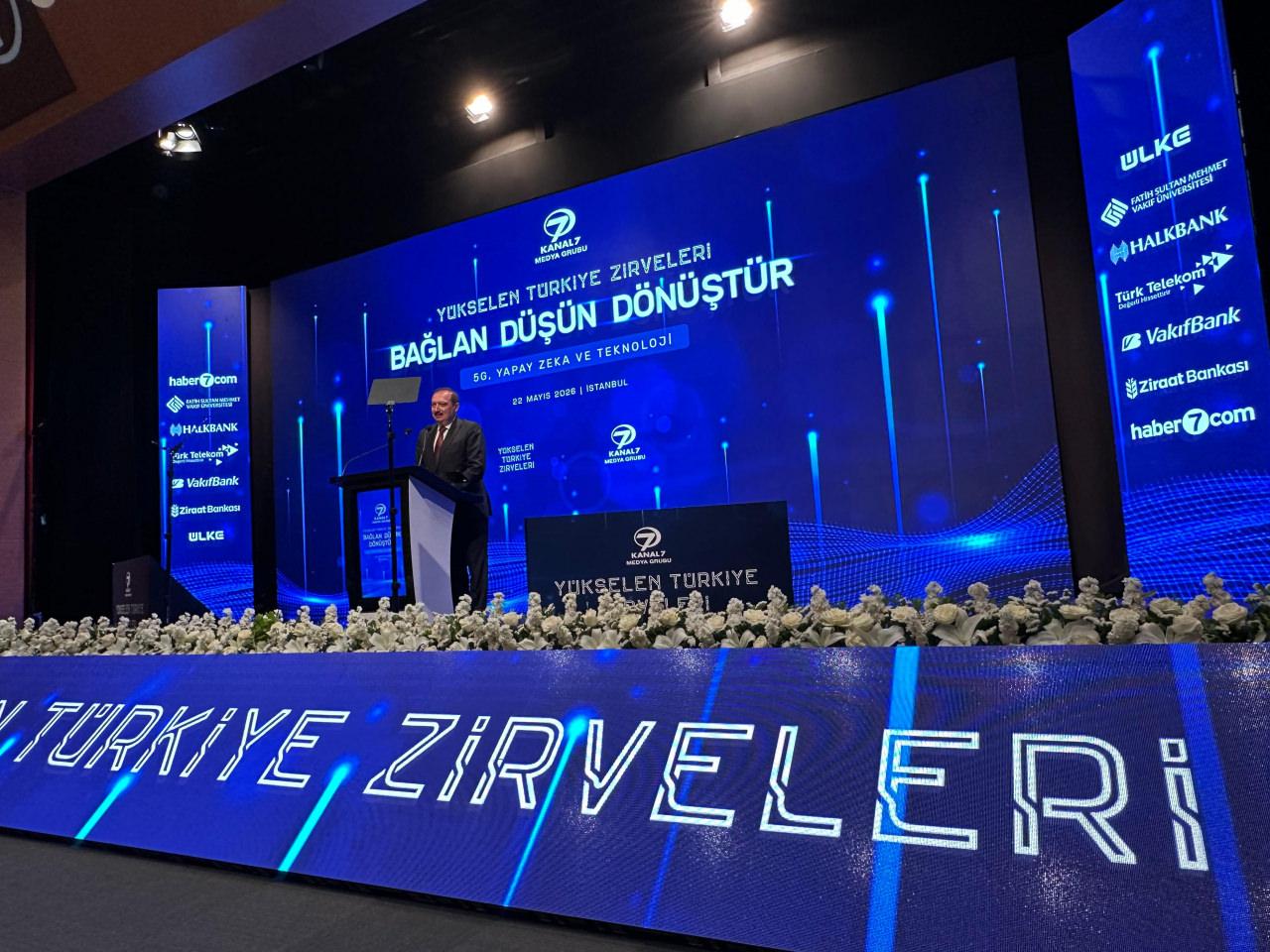 Yükselen Türkiye Zirveleri'nde FSMVÜ Mütevelli Heyeti Başkanı Mevlüt Uysal konuşma gerçekleştirdi.