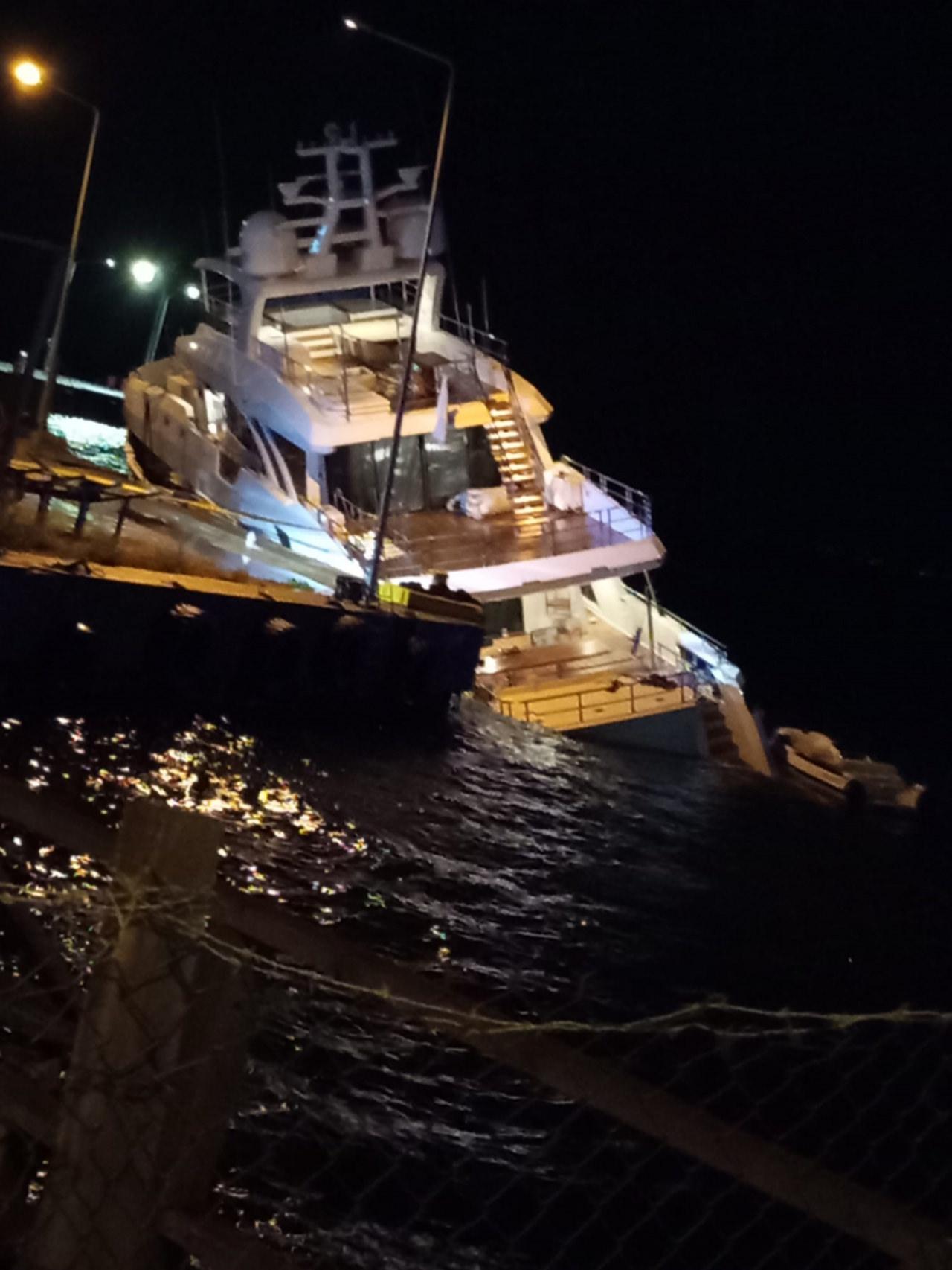 Sinop'ta lüks yat su alarak yan yattı
