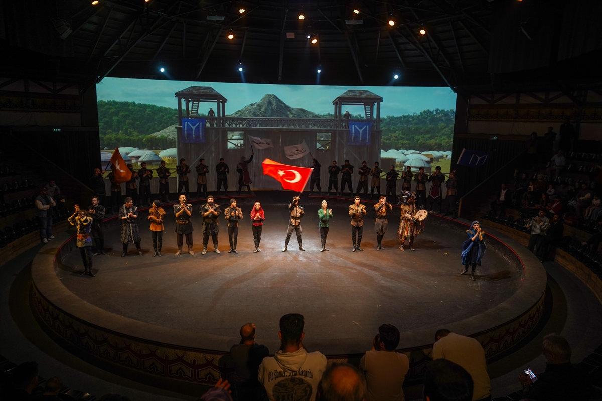 Platolardaki sahne gösterileri coşkuyla gerçekleşti.