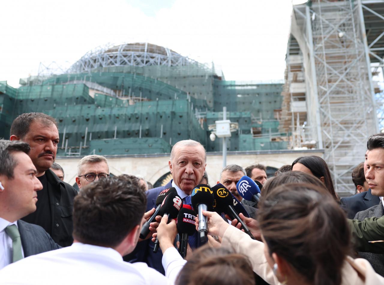 Cumhurbaşkanı Recep Tayyip Erdoğan, cuma namazını Ayasofya-i Kebir Cami-i Şerifi'nde kıldı.