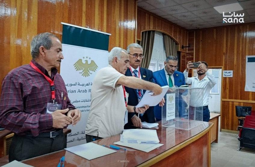 Güvenlik gerekçesiyle daha önce seçimlere dahil edilmeyen Suriye'nin Haseke, Kobani ve Kamışlı bölgelerinde parlamento seçimleri için sandıklar kuruldu.