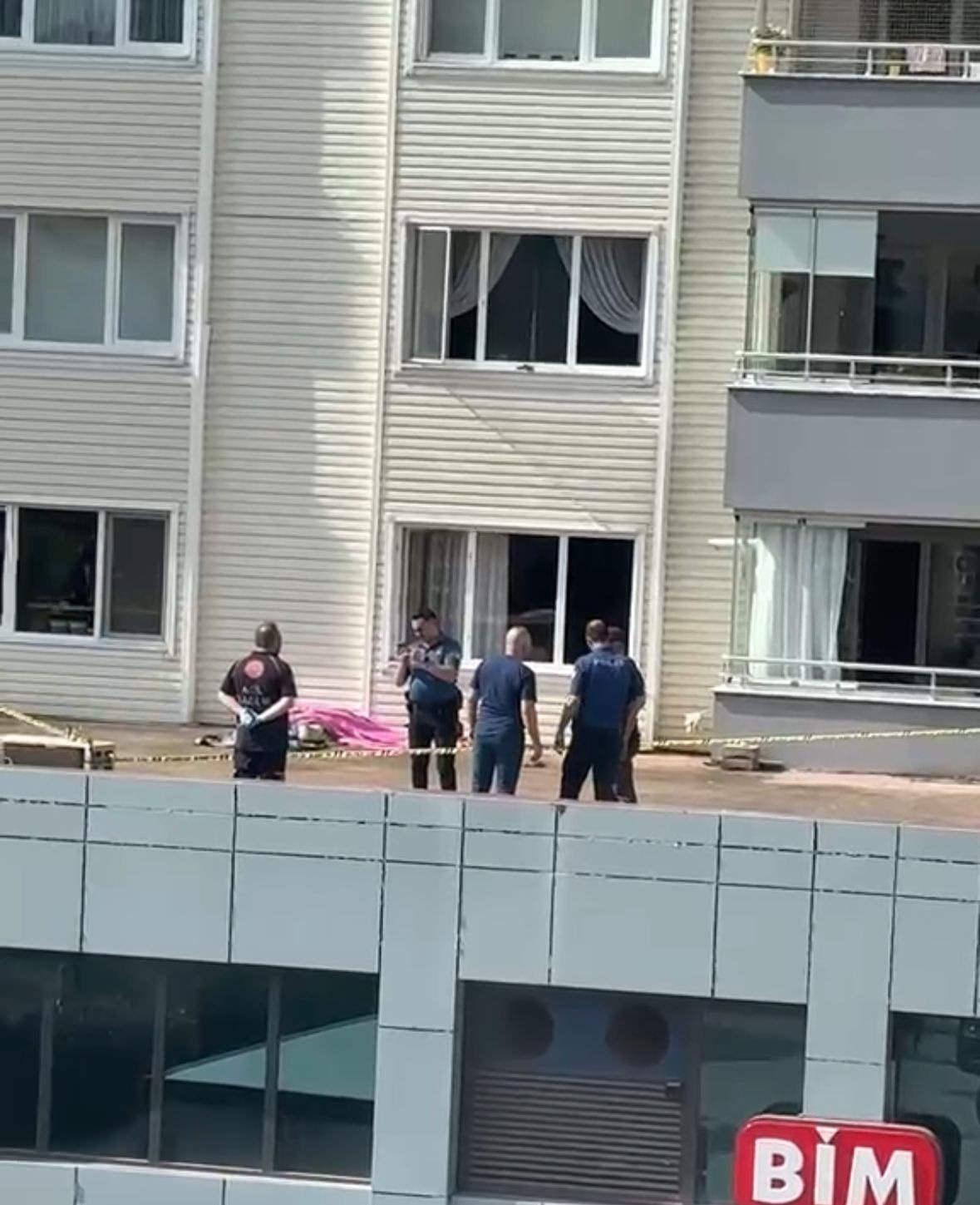 Bayram temizliği yaparken 2'nci katın penceresinden düşen kadın öldü