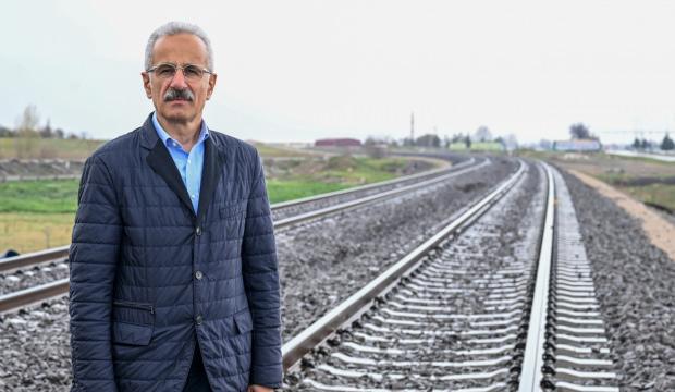 Bakan Uraloğlu a&ccedil;ıkladı: Mersin-Gaziantep arası 2 saat 15 dakikaya d&uuml;ş&uuml;yor