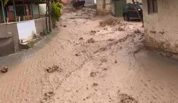 Bursa'da meydana gelen sel evleri yuttu