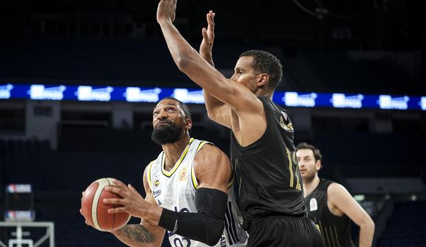 Fenerbah&ccedil;e Beko hata yapmadı! Yarı finalde derbi heyecanı yaşanacak
