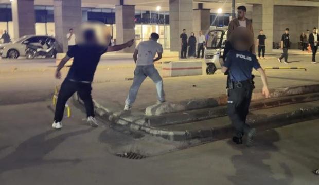 Hastanede bı&ccedil;aklı saldırı: 2'si g&uuml;venlik g&ouml;revlisi 3 yaralı