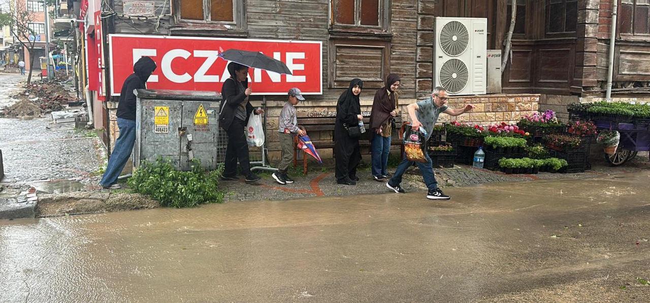 Edirne'de dolu ve sağanak etkili oldu.