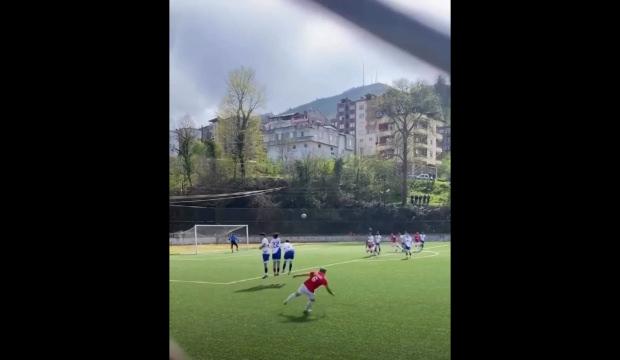 Kabataş Spor forması giyen Osman, attığı harika frikik gol&uuml;yle ma&ccedil;a damgasını vurdu!