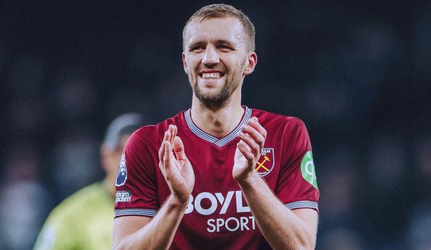 Orta sahaya kule gibi takviye! Premier Lig'de k&uuml;me d&uuml;ş&uuml;nce Okan Buruk listesine aldı