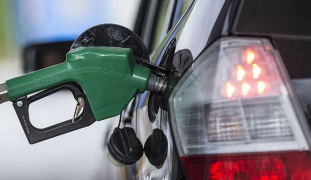 Petrolde sert d&uuml;ş&uuml;ş! Akaryakıt fiyatlarında indirim! Altında son durum