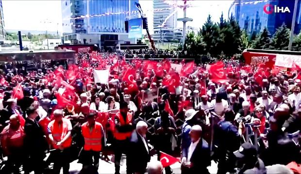 Kemal Kılı&ccedil;daroğlu&rsquo;ndan &Ouml;zg&uuml;r &Ouml;zel ve Ekrem İmamoğlu&rsquo;na manidar şarkı