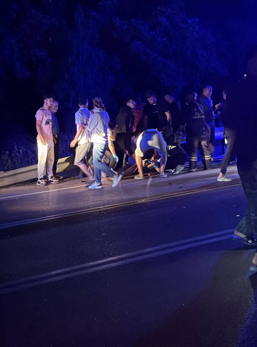 Burdur'da meydana gelen trafik kazasında 4 kişi hayatını kaybetti, 11 kişi de yaralandı.