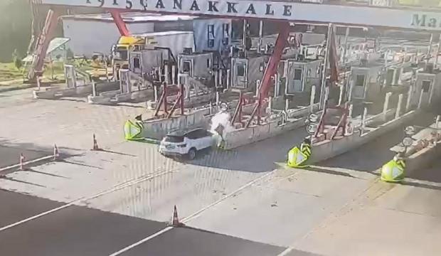 Tekirdağ'da korkun&ccedil; kaza! Gişelere &ccedil;arpan otomobildeki kadın &ouml;ld&uuml;