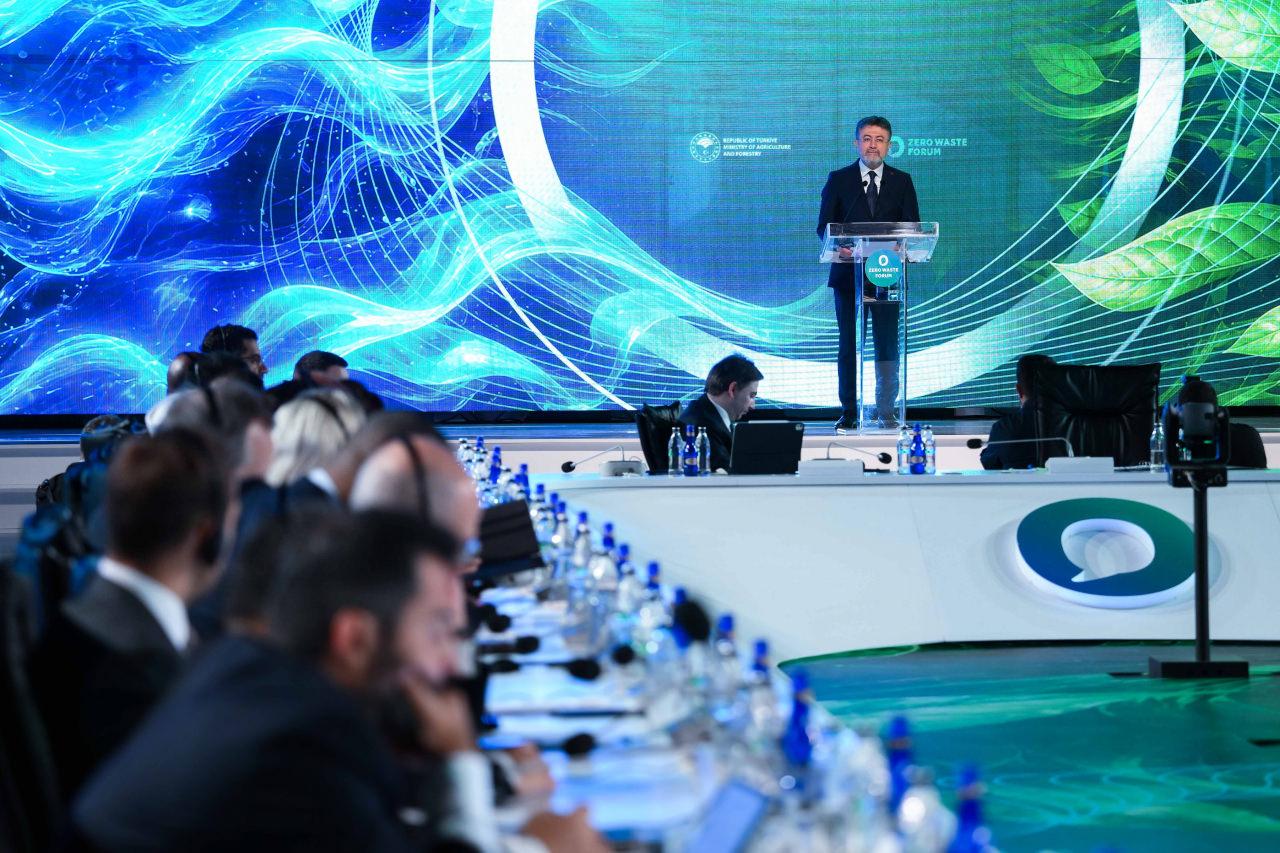 Sıfır Atık Forumu'nda çarpıcı tablo! Bakan Yumaklı açıkladı: Yıllık zarar 1 trilyon dolar