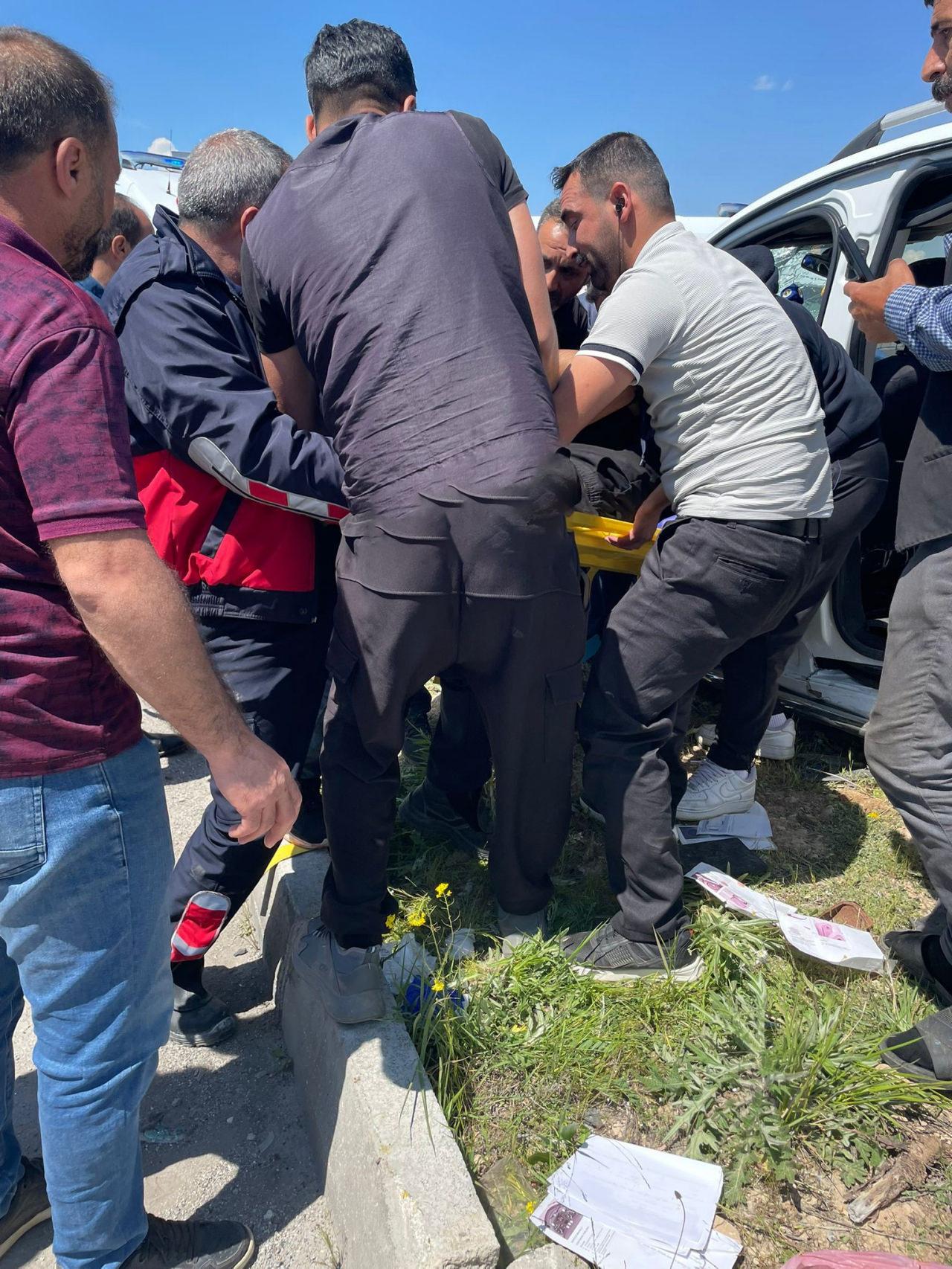 Van'da meydana gelen trafik kazası sonrası olay yeri.