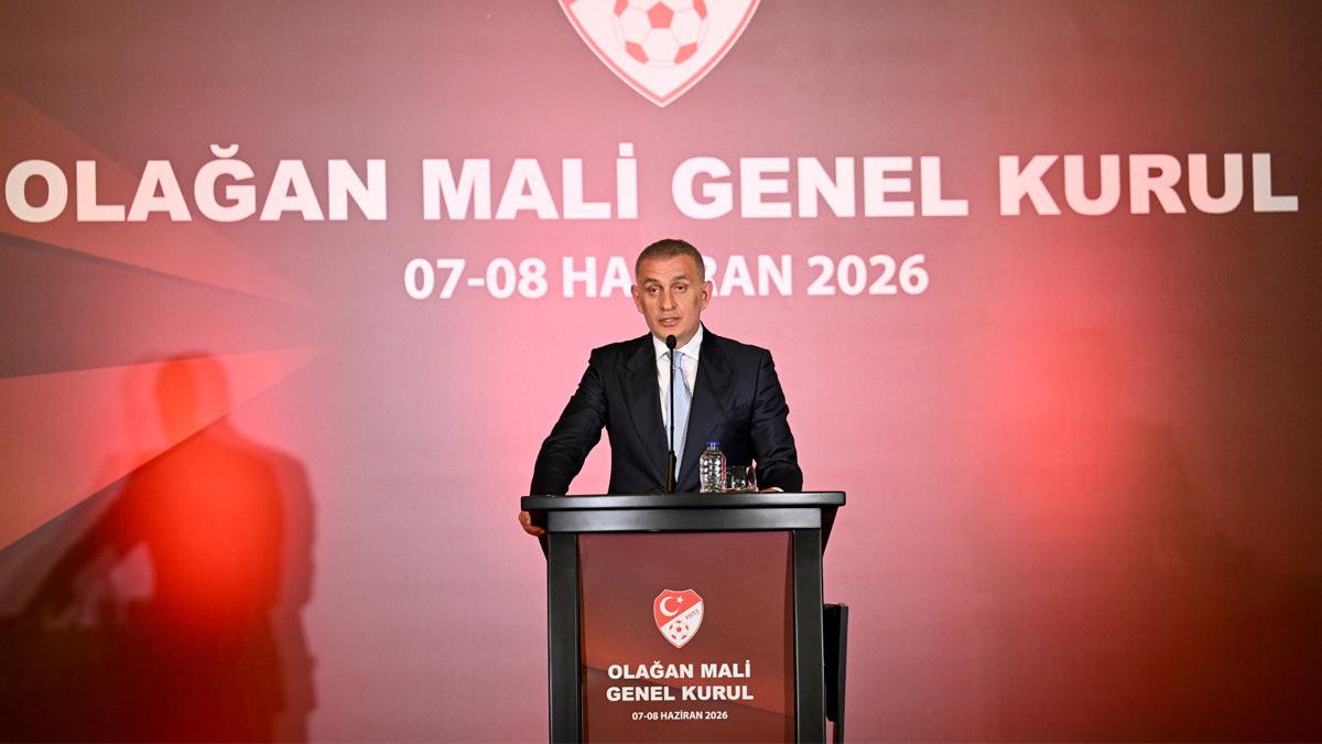 TFF Başkanı İbrahim Hacıosmanoğlu konuşma yaparken