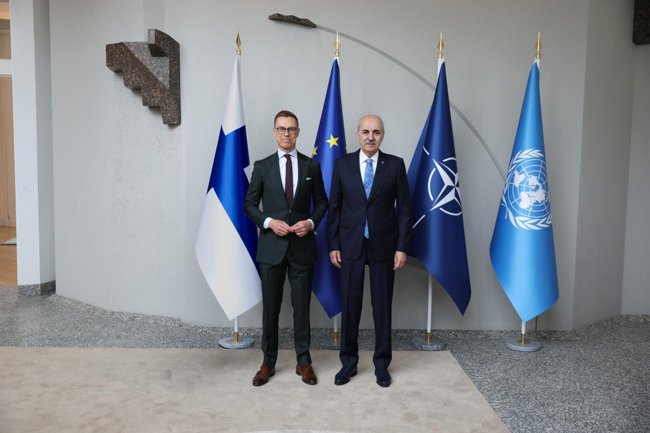 TBMM Başkanı Numan Kurtulmuş, resmi ziyaret gerçekleştirdiği Helsinki'de Finlandiya Cumhurbaşkanı Alexander Stubb tarafından Finlandiya Cumhurbaşkanlığı Konutu'nda kabul edildi.