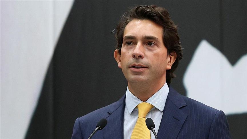 Fenerbahçe eski genel sekreteri Burak Kızılhan açıklama yaparken