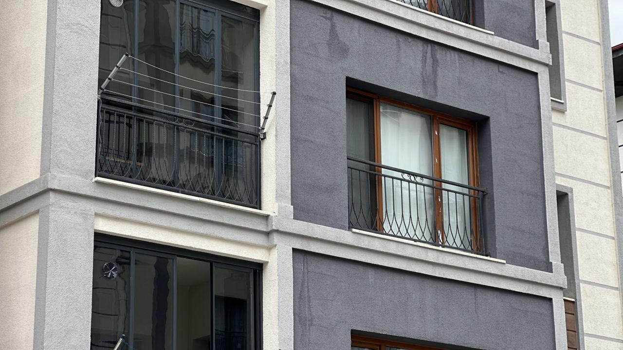 Bıçaklama olayının yaşandığı evin dışarıdan görünümü.