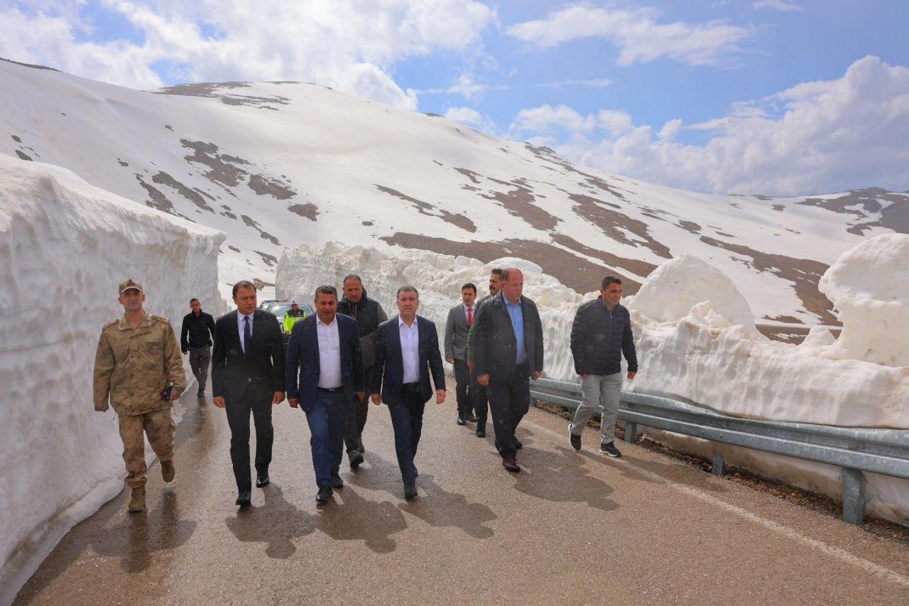 Bayburt Valisi Mustafa Eldivan, bölgede inceleme yaptı.